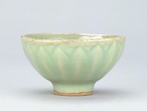 龙泉窑粉青釉莲瓣碗
