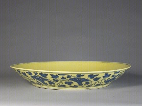 元青花缠枝牡丹纹大盘